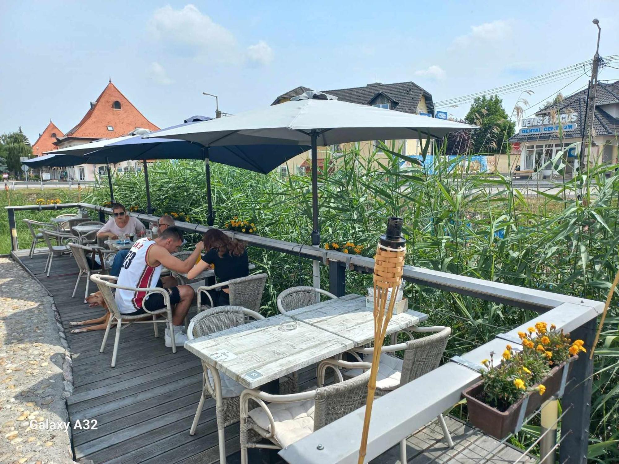 Monarchia Apartman Pearl Mosonmagyaróvár Extérieur photo